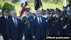 Lebanon - President Michel Suleiman (L) and his visiting Armenian counterpart, Serzh Sarkisian, inspect an honor guard outside the presidential palace in Beirut, 28Nov2012.