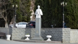 Памятник Лесе Украинке в Балаклаве