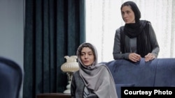 Iranske glumice Hedije Tehrani i Sareh Bajat tokom snimanja filma 