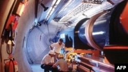 В туннеле Большого адронного коллайдера