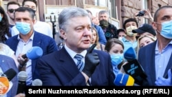 18 червня народний депутат, п’ятий президент України Петро Порошенко заявив, що правоохоронні органи порушили проти нього кримінальну справу за «розпалювання міжрелігійної ворожнечі» шляхом отримання томосу і створення Православної церкви України