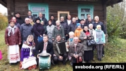 На адкрыцьці памятнай шыльды Нікіфару Жальбу ў вёсцы Труханавічы Дзятлаўскага раёну