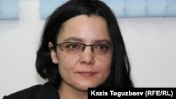 Журналист Юлия Козлова сотта отыр. Алматы, 9 ақпан 2016 жыл.
