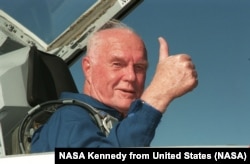 Джон Гленн в Космическом Центре Кеннеди. 26 октября 1998. Фото НАСА