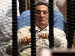 Хосни Мубарак на суде после свержения, Каир, 2013 год