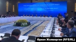 1 желтоқсан - Қазақстан тұңғыш президенті күніне орай өтіп жатқан халықаралық парламенттік конференция. Астана, 27 қараша 2017 жыл.