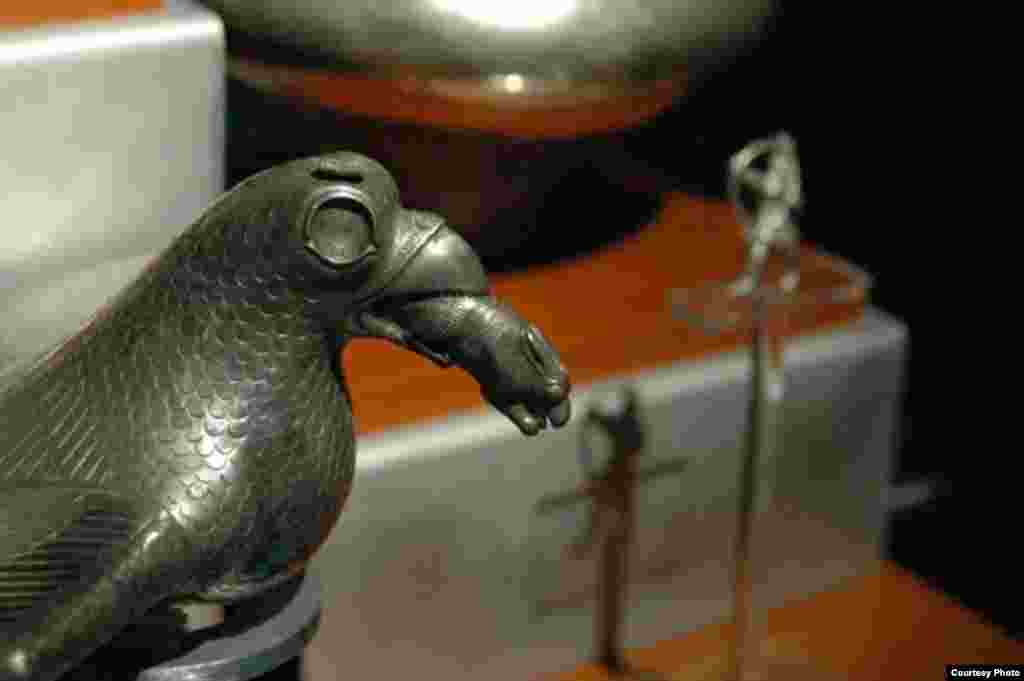 Eagle devouring a hare, 6th century B.C., Kalmakare, Luristan Province (photo by Mauricio Marat/INAH)