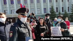 Пикеты родственников рабочих-вахтовиков в Омске