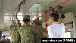 Türkmenistanda hökmany harby gullukdan ýüz öwrüp, türmä basylýan köpelýär