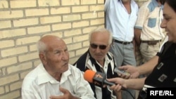 RFE/RL correspondent Malahat Nasibov (right) conducts interviews in Naxcivan shortly before the attack.