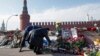 Вандалы осквернили место убийства Бориса Немцова в центре Москвы