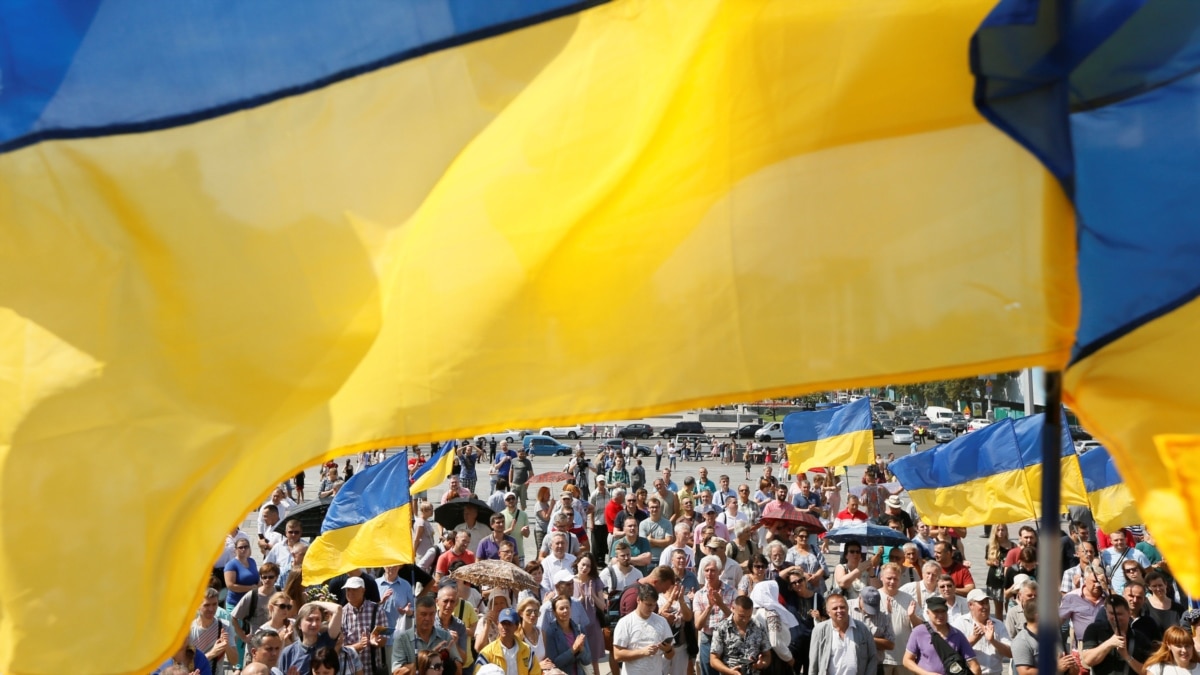 Соціологи розповіли, про що мріють українці на 30-му році Незалежності
