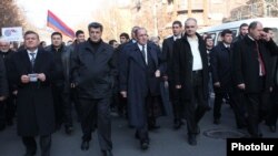 Armenia - Former President Levon Ter-Petrosian (C) and senior members of his Armenian National Congress lead a demonstration in Yerevan, 1Mar2014.