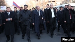 Armenia - Former President Levon Ter-Petrosian (C) and senior members of his Armenian National Congress lead a demonstration in Yerevan, 1Mar2014.