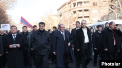 Armenia - Former President Levon Ter-Petrosian (C) and senior members of his Armenian National Congress lead a demonstration in Yerevan, 1Mar2014.