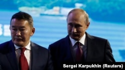 Президент Монголии Халтмаагийн Баттулга и президент России Владимир Путин.