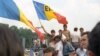 Moldoveni demonstrează în sprijinul declarării independenței Republicii Moldova, Chișinău, 27 august 1991.