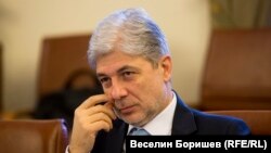 Министърът на околната среда и водите Нено Димов подкрепи концепцията на Красимир Каракачанов за ромите