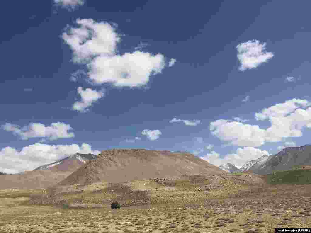 View of a truck bringing tersken from the pasture to a village in the valley. It takes two days to collect a truckful of tersken.