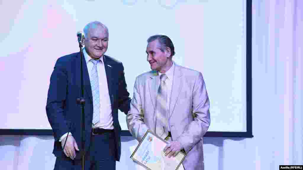 Русия Дәүләт думасы депутаты, милли мөхтәрият рәисе Илдар Гыйльметдинов белән халык артисты Миңгол Галиев