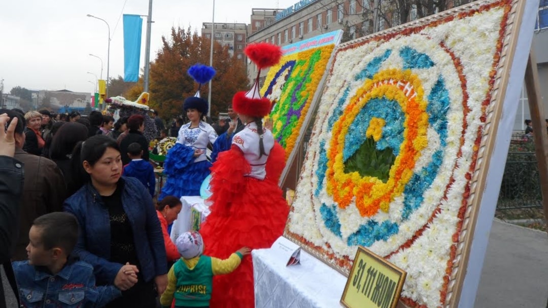 Аналармен үйдегі секс