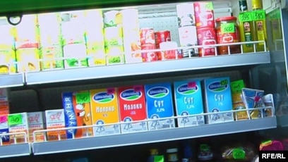 Жас қыздарға тыңшылық жасаған бейнені қараңыз