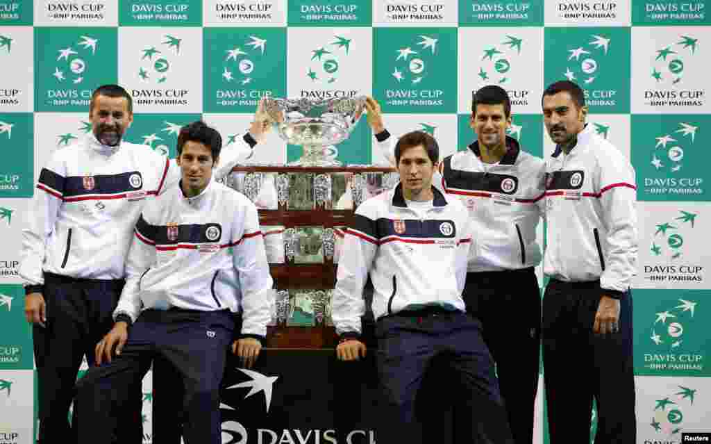 Za Srbiju igraju: Bogdan Obradović, Ilija Bozoljac, Dušan Lajović, Novak Đoković i Nenad Zimonjić, Beograd, 14. novembar 2013. Foto: Reuters / Marko Đurica