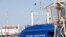 Нафтовий танкер під російським прапором на морській базі в столиці Лівії, Тріполі, після захоплення її силами уряду. 17 листопада 2015 року