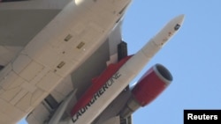 მოდიფიცირებული Boeing 747 კომპანია Virgin Orbit-ის რაკეტით. კალიფორნია. 2021 წლის 30 ივნისი 