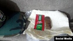 در شبکههای اجتماعی، در توضیح این عکس نوشته شده «شام یک سرباز در ایران»