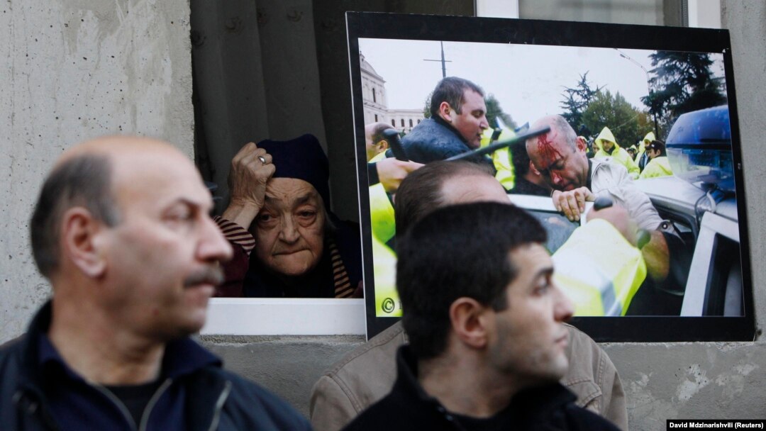 В грузинском парламенте намерены создать специальную комиссию, которая даст моральную оценку девятилетнему правлению прежней власти