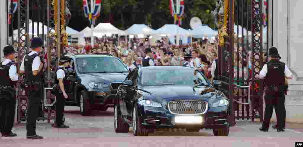 Jaguarima stigle vijesti do Buckingham palače, 22. juli 2013. Foto: AFP / John Stillwell