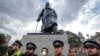 Пам’ятник Черчиллю під захистом поліції, Лондон, 9 червня 2020 року