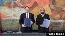 Armenia - U.S. Secretary of State Marco Rubio and Armenian Foreign Minister Ararat Mirzoian initial an agreement in Yerevan, May 26, 2026.