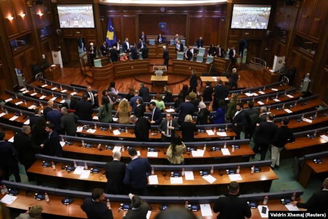 Ndryshimi i Kushtetutës kërkon votim të dyfishtë në Kuvend.