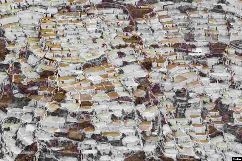 A view of salt ponds at the Maras mines in Cuzco, Peru. Salt has been obtained in Maras since pre-Incan times by evaporating highly salty local subterranean stream water. The water is intricately channelled through constructions, flowing gradually down onto several hundred ancient terraced ponds. (Reuters/Enrique Castro-Mendivil)