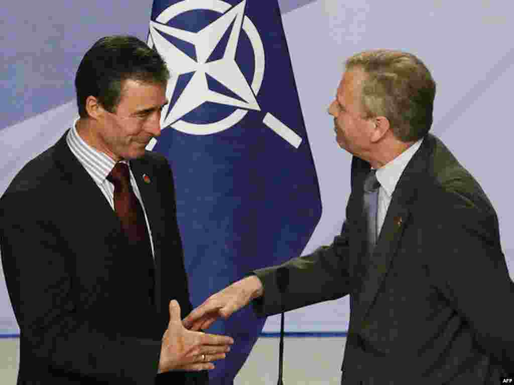 Francuska - Novi NATO lider - Danski premijer Anders Fogh Rasmussen je postao novi generalni sekretar NATO saveza. Odluka je donesena jednoglasno.