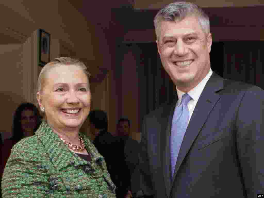 Belgija - Američka sekretarka Hillary Rodham Clinton susrela se sa kosovskim premijerom, Hashim Thacijem u Briselu, 08.12.2011. Foto: AFP / J. Scott Applewhite