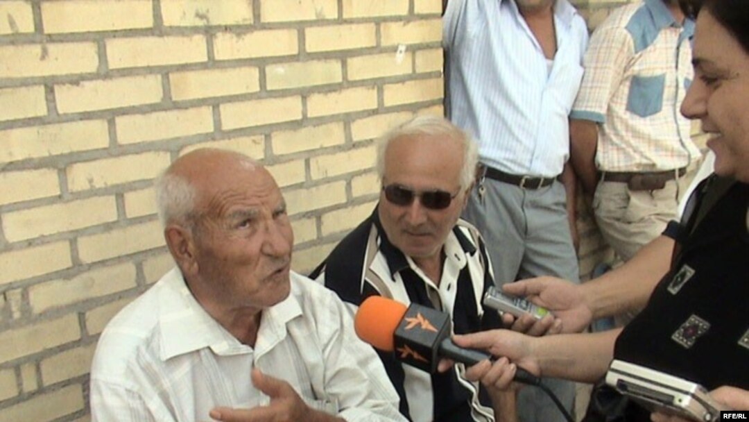 RFE/RL correspondent Malahat Nasibov (right) conducts interviews in Naxcivan shortly before the attack.