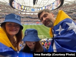 Irma Baralija sa porodicom na stadionu u Los Angelesu tokom utakmice protiv Švicarske.