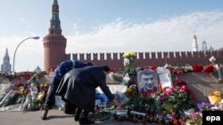 Стихійний «меморіал» на місці вбивства Бориса Нємцова