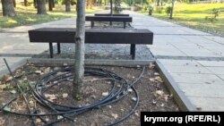 Состояние системы капельного орошения в парке у ДКП в Симферополе. Симферополь, август 2025 года