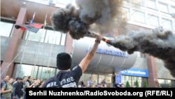 Due to members' far-right ideology and militancy, detractors believe the fighting force might also pose a threat to President Petro Poroshenko and the stability of the state.