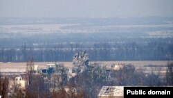 Диспетчерська вежа Донецького аеропорту після руйнування верхніх поверхів, 13 січня 2014 року