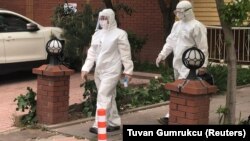 Թուրքիա - Բժիշկները ստուգայց են կատարում՝ հայտնաբերելու կորոնավիրուսով վարակվածների, Անկարա, ապրիլ, 2020թ.