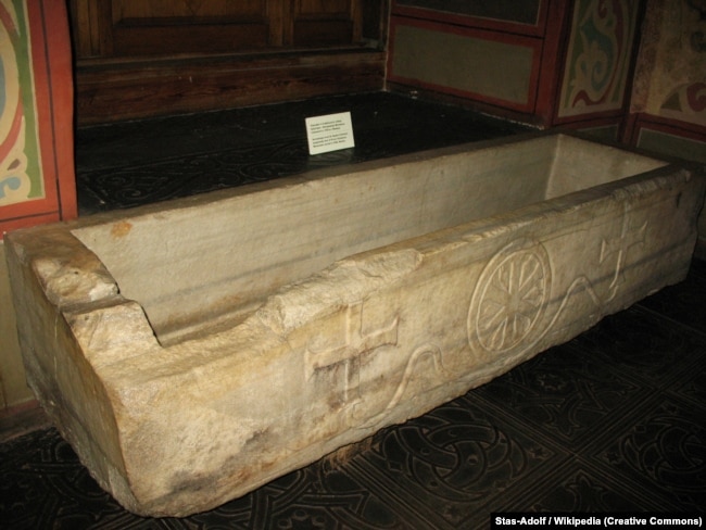 Саркофаг Володимира Мономаха (1053–1125) у Софійському соборі в Києві