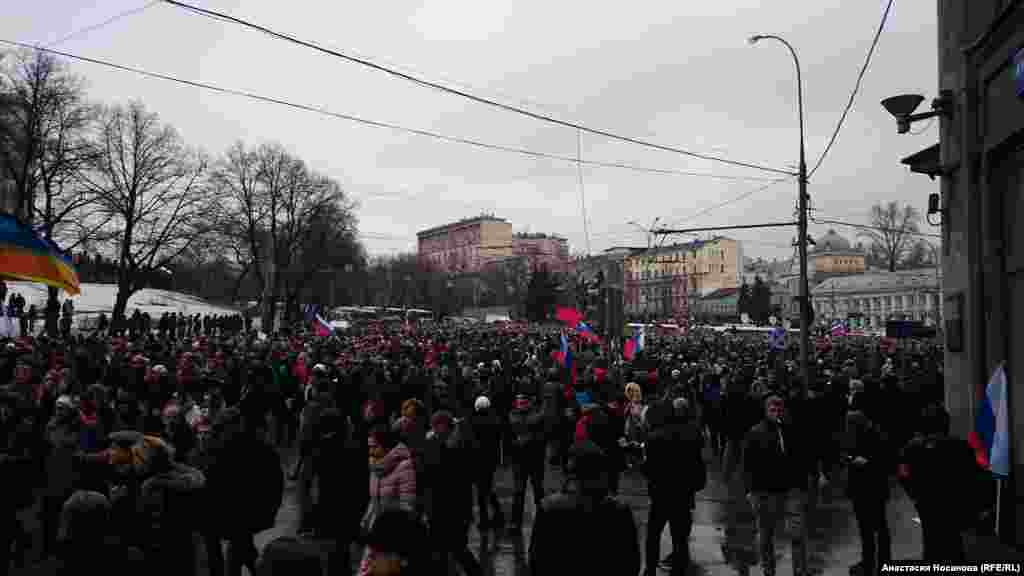 Мemorial march of Boris Nemtsov. A huge crowd at the Slavjanskaja square.