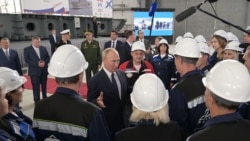 Президент России Владимир Путин во время встречи с коллективом судостроительного завода «Залив». Керчь, 20 июля 2020 года