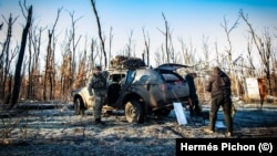 Imagine de pe una dintre liniile frontului din Donbas – din pădurea din apropierea orașului Izium, regiunea Harkov, vecină cu regiunea Donețk,