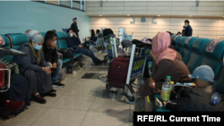 Merkezi Aziýaly migrantlaryň ençemesi Russiýada iş şertleri agyrlaşyp, basyşyň güýçlenmegi zerarly ýurtlaryna dolanmagy saýlap alýarlar. 